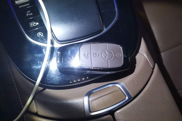 Used Mercedes-Benz E-Class 2016 E 300 L Sporty and Stylish Model