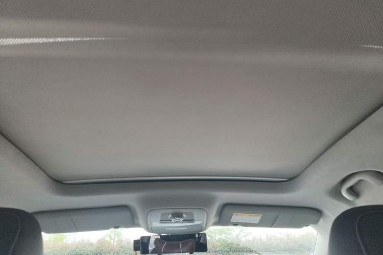 Used Roewe RX5 2016 20T Two-Wheel Drive Automatic Internet Smart Edition Headliner