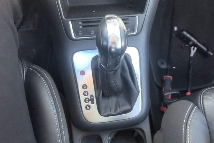 Used Volkswagen Tiguan L 2016 280TSI Automatic Two-Wheel Drive Silk Road Comfort Edition
