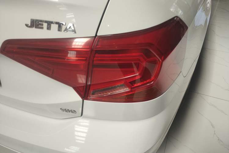 Used Volkswagen Jetta 2017 1.5L Manual Fashion Edition
