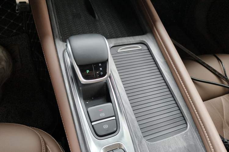 Used Chery Arrizo 8 2024 High-Performance Edition 2.0T DCT Imperial Gear Lever