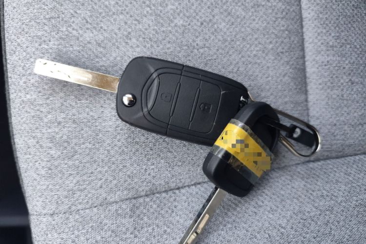 Used Wuling Yangguang 2024 300KM Comfort Version Passenger Van 75kW