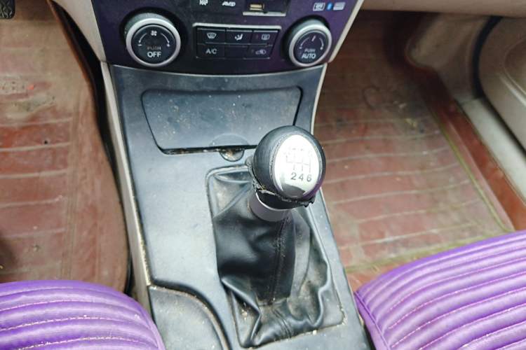 Used Bestune B70 2011 2.0L Manual Elite Edition Gear Lever