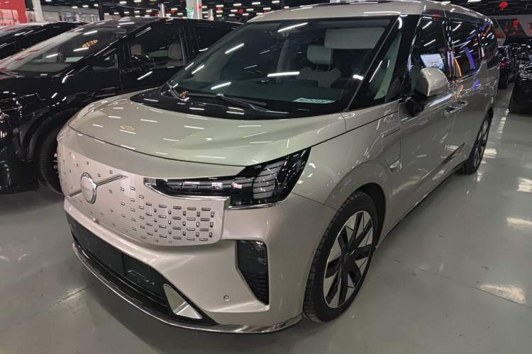 Used Volvo EM90 2025 Ultra Six-Seater