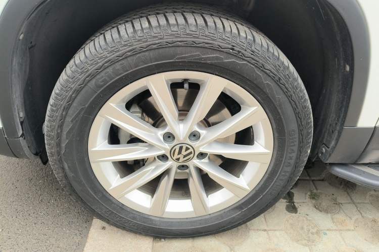 Used Volkswagen Tiguan L 2017 300TSI Automatic Two-Wheel Drive Silk Road Luxury Edition