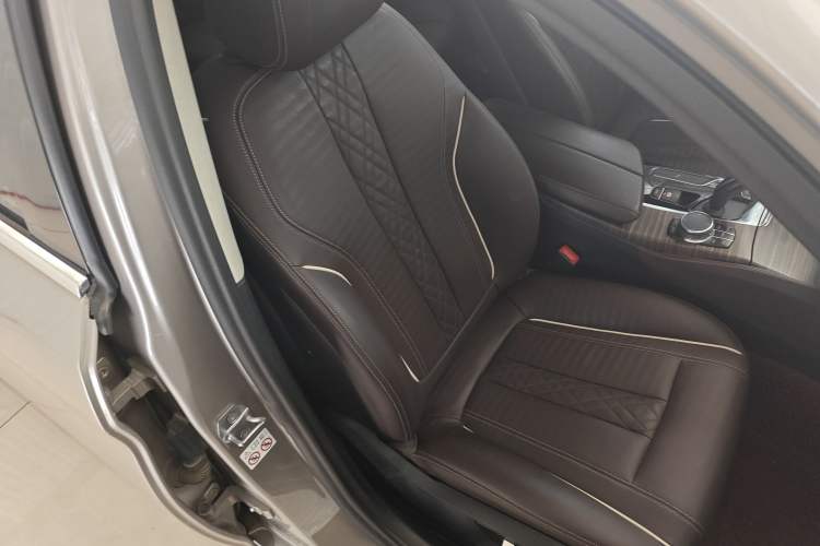 Used BMW 5 Series 2018 Facelifted 530Li xDrive Luxury Package
