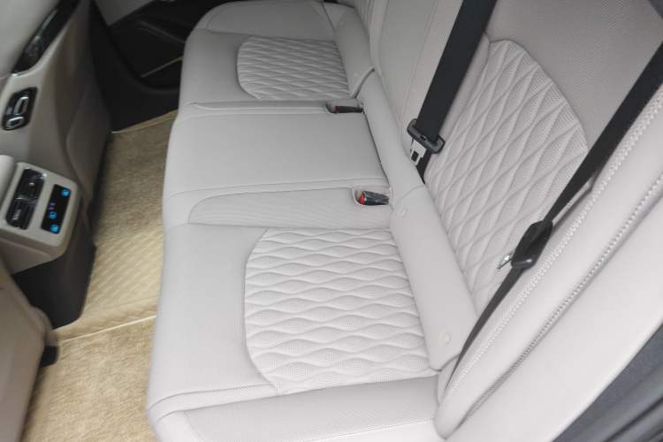 Used BYD Han 2025 DM-i Intelligent Driving Edition 245KM Prestigious Edition Left Rear Seat