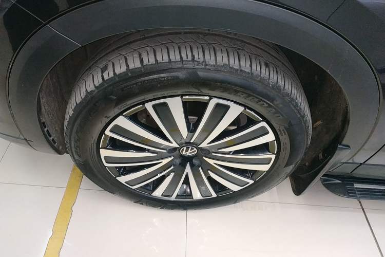 Used Volkswagen Tavendor 2023 330TSI Luxury Touring Edition Exterior 4