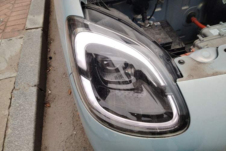Used Wuling Hongguang MINIEV 2025 Four-Door Version Premium Edition Right Front Headlight