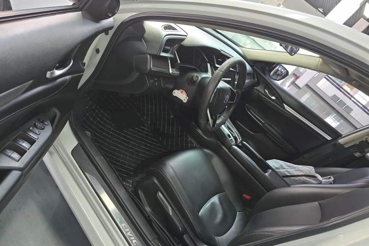 Used Honda Civic 2016 220TURBO CVT Luxury Edition Driver Seat