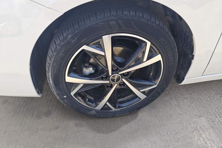 Used Roewe i5 2023 1.5L CVT Luxury Edition Left Front Wheel Hub