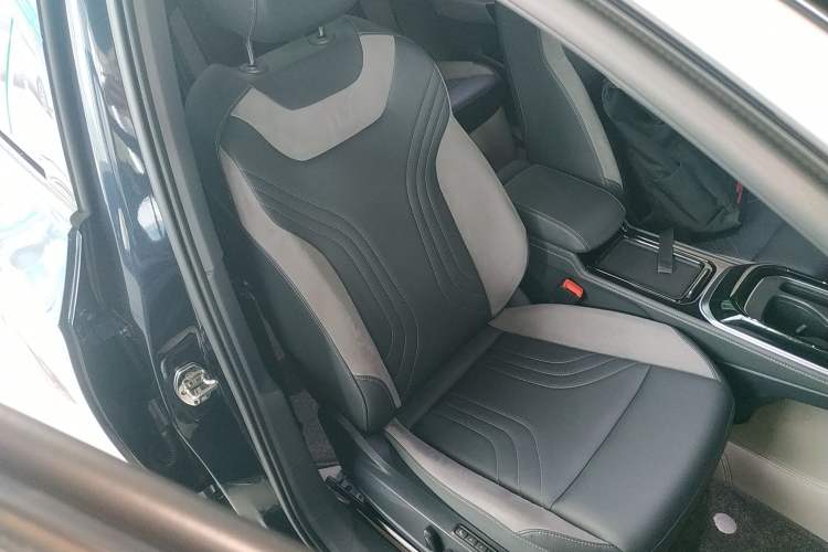 Used Volkswagen ID.4 CROZZ 2022 Long-Range PRO Edition Right Front Seat