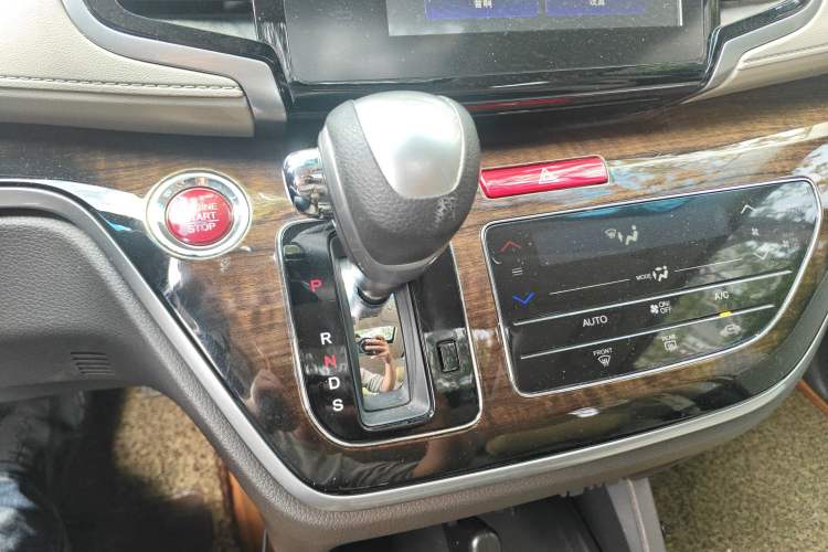 Used Honda Odyssey 2015 Revised 2.4L Luxury Edition Gear Lever