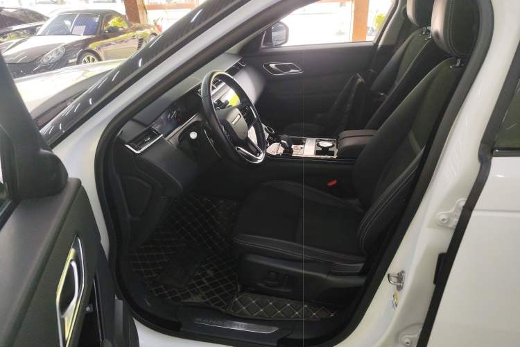 Used Land Rover Range Velar 2022 250 PS Driver Seat