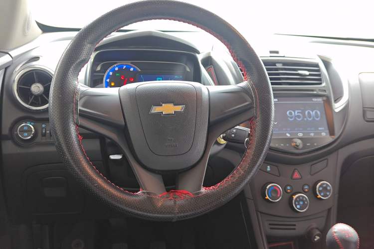 Used Chevrolet Trax 2016 1.4T Manual Two-Wheel Drive Comfort Version with Sunroof