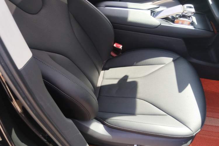 Used Hongqi E-QM5 2024 610 km PLUS Right Front Seat