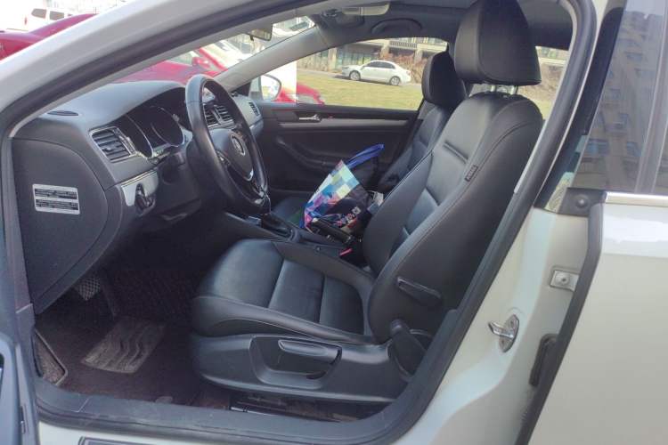 Used Volkswagen Sagitar 2017 230TSI Automatic Comfort Version Left Front Seat