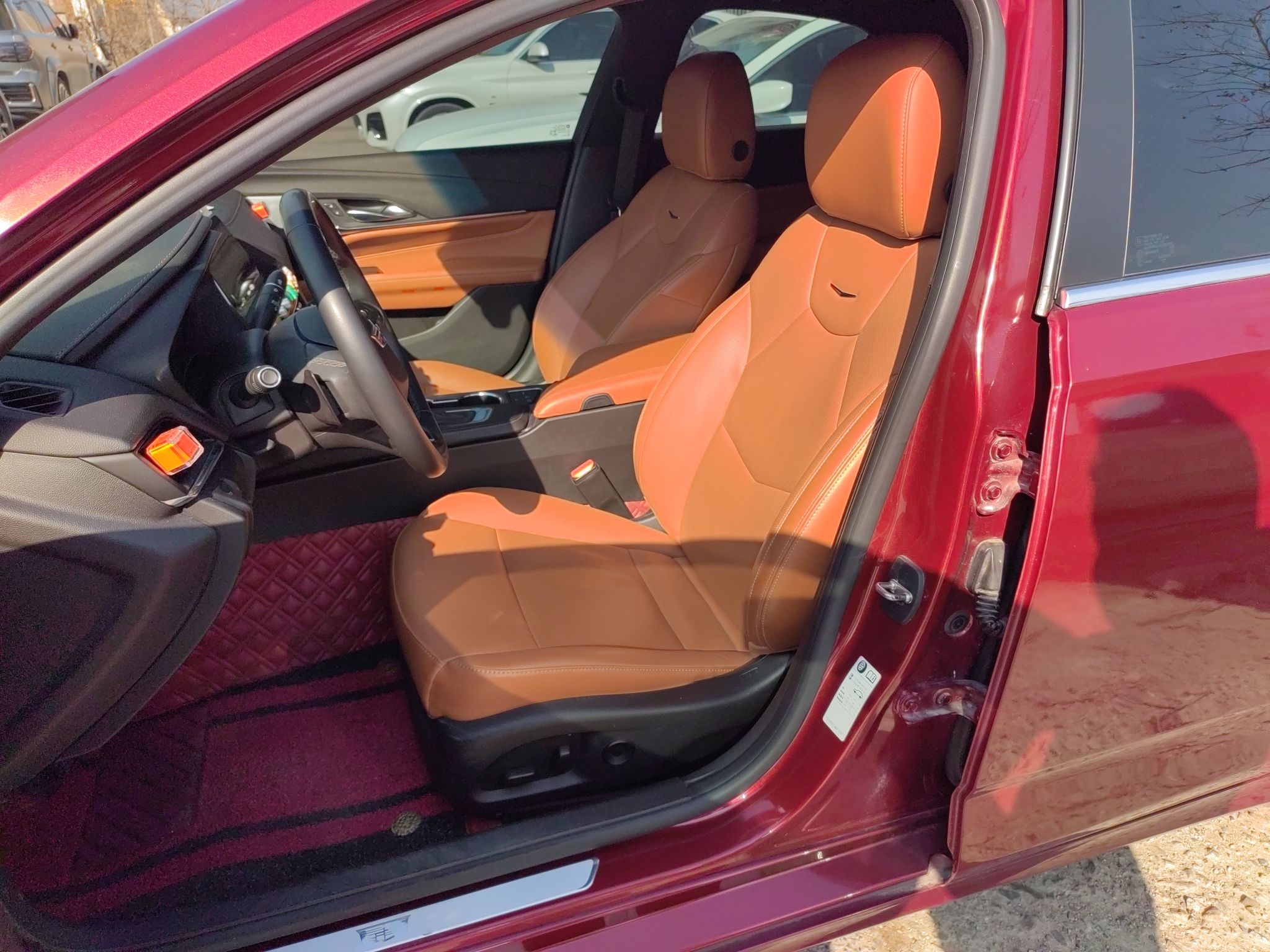 المقاعد الأمامية داخل السيارة