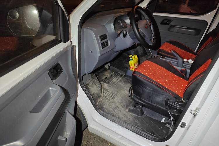 Used Wuling Yangguang 2024 300km Comfort Version with Sealed Windows 60kW
