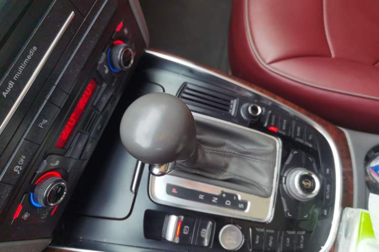 Used Audi Q5 2011 2.0TFSI Comfort Version Gear Lever