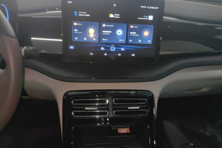 Used BYD Qin PLUS 2024 HONOR Edition DM-i 55KM Leading Model Audio And AC Panel