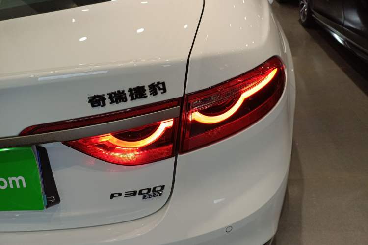 Used Jaguar XFL 2024 2.0T P300 Four-Wheel Drive Flagship Sport Gold Edition
