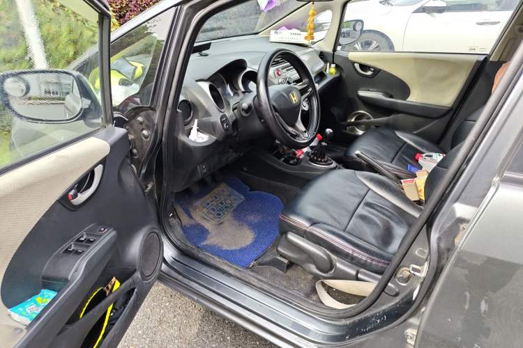 Used Honda Fit 2011 1.3L manual Comfort version
