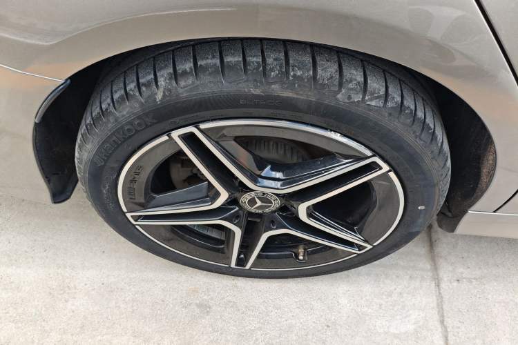 Used Mercedes-Benz C-Class 2020 Restyled C 260 L Sport Edition Right Rear Wheel Hub