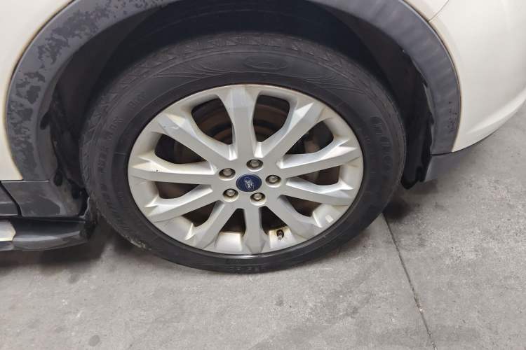 Used Ford Kuga 2015 1.5L GTDi Two-Wheel Drive Fashion Edition Right Front Wheel Hub