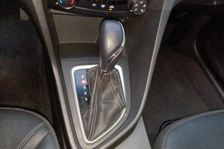 Used Buick GT 2018 18T Automatic Elite Model Gear Lever