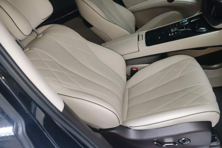 Used Denza D9 2024 DM-i 980 Four-Wheel Drive Prestige Model
