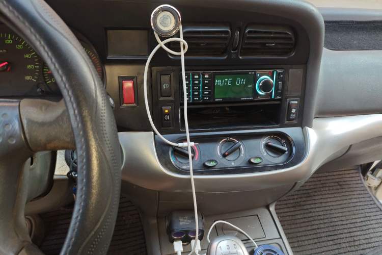 Used Jinbei Hiace 2014 2.0L 5th-Gen Power King Comfort Version V19
