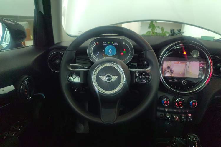 Used MINI 2023 Updated 1.5T COOPER Artist Five-Door Edition Steering Wheel