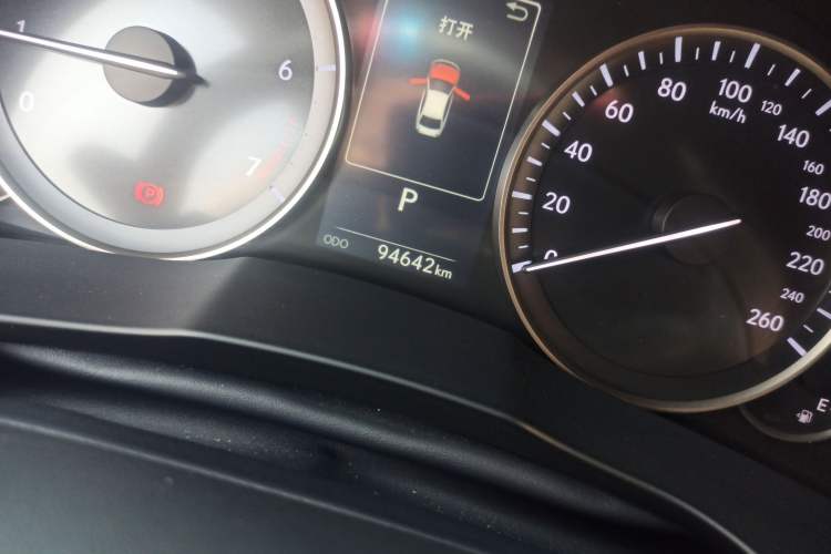 Used Lexus ES 2016 200 Midnight Special Limited Edition Odometer Close Up