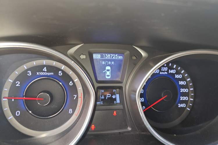 Used Hyundai Elantra (5th Generation / Langdong) 2015 1.6L Automatic Leading Model Odometer Close Up