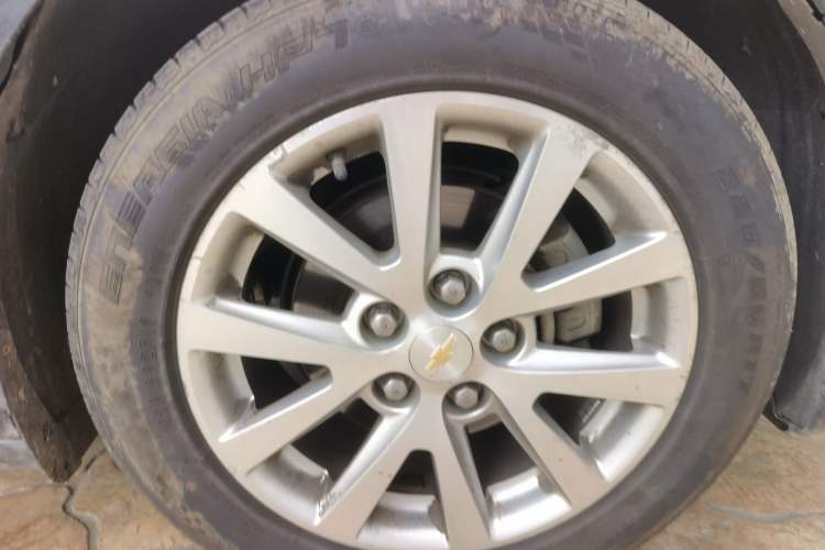 Used Chevrolet Malibu 2013 2.4L Automatic Luxury Edition Right Front Wheel Hub