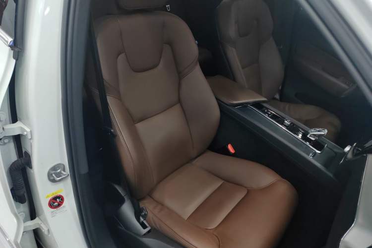 Used Volvo XC60 2024 B5 4x4 Smart Luxury Edition