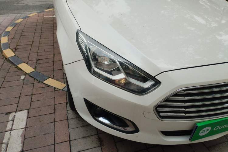 Used Ford Escort 2015 1.5L Automatic Fashion Model