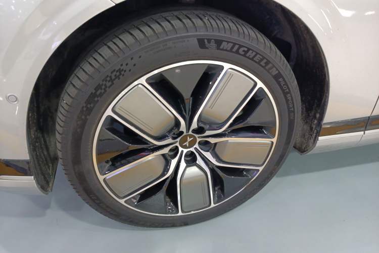 Used XPeng G9 2024 570 Max Exterior 4