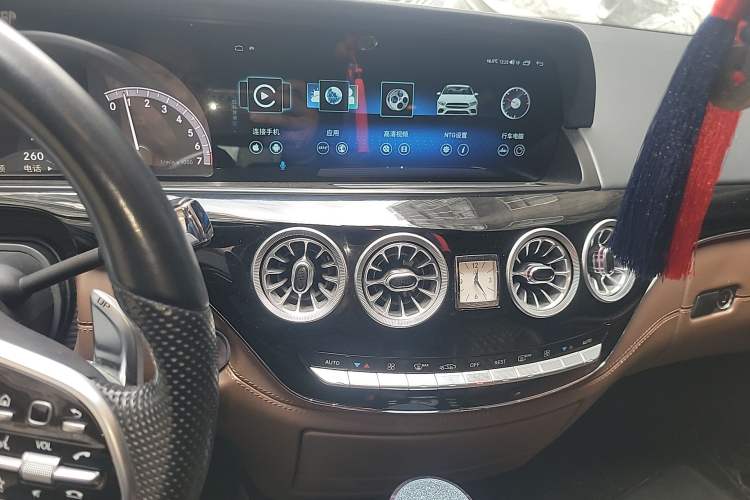 Used Mercedes-Benz S-Class 2011 S 350 L CGI Audio And AC Panel