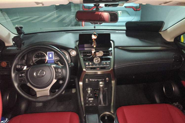 Used Lexus NX 2020 200 Front-Wheel Drive Vmotion Edition China VI Standard Center Console