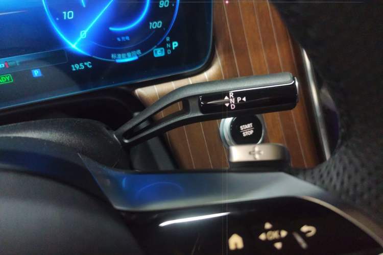 Used Mercedes-Benz EQE SUV 2024 500 4MATIC Pioneer Edition Gear Lever