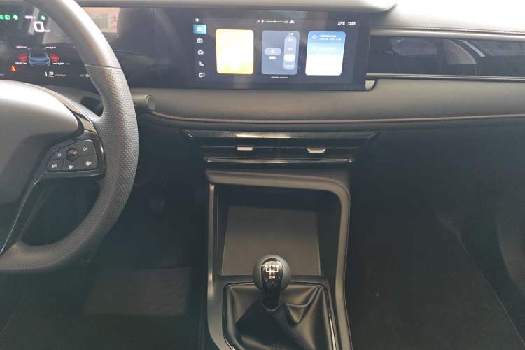 Used Roewe i5 2023 1.5L Manual Comfort Edition