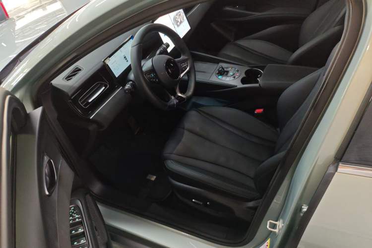 Used BYD Seal 06 New Energy 2025 DM-i Smart Drive 120KM Deluxe Model Driver Seat