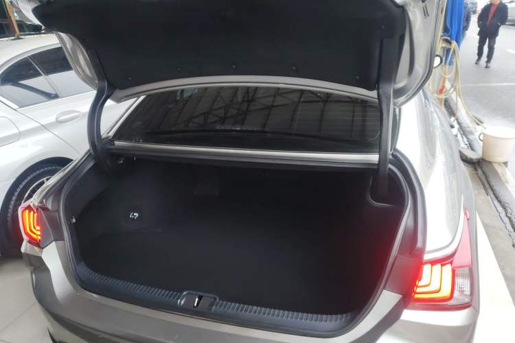 Used Lexus ES 2020 300h Premier Edition