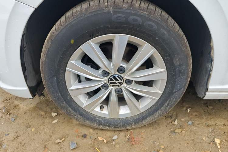 Used Volkswagen Lavida 2024 1.5L Automatic DeYi Edition Left Front Wheel Hub
