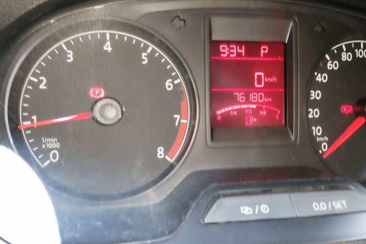 Used Volkswagen Jetta 2015 Value Edition 1.6L Automatic Comfort Version Odometer Close Up