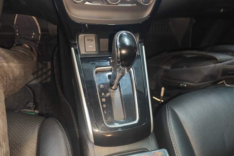 Used Nissan Sylphy 2019 1.6XV CVT Smart Connect Luxury Edition China VI Standard Gear Lever