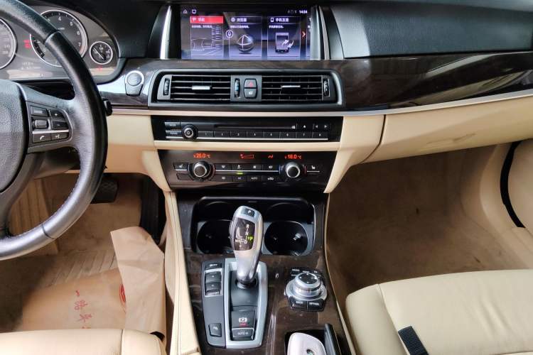 Used BMW 5 Series 2014 525Li Leading Model Audio And AC Panel