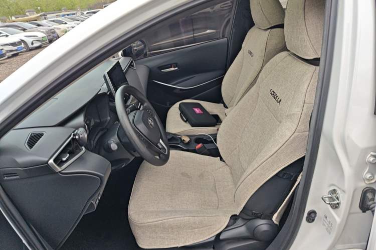 Used Toyota Corolla 2021 Dual-Motor 1.8L E-CVT Elite Edition Left Front Seat